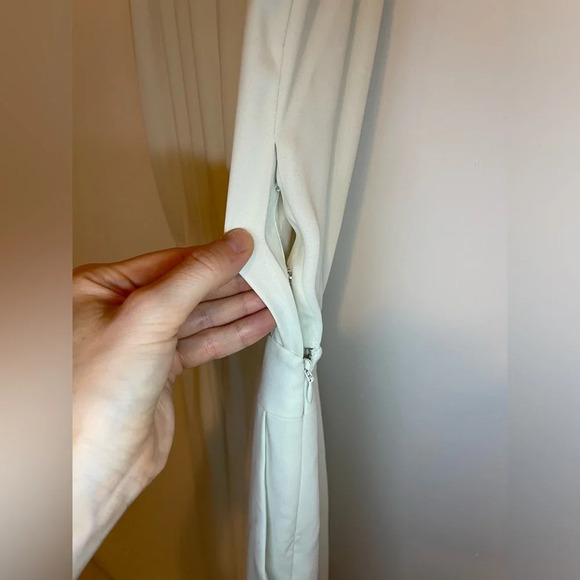 Aritzia Babaton Belmondo Jumpsuit Silvertip Sleeveless crew neck ivory size 00 - Picture 7 of 12